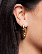 ridged large stud earrings in 18k gold plated