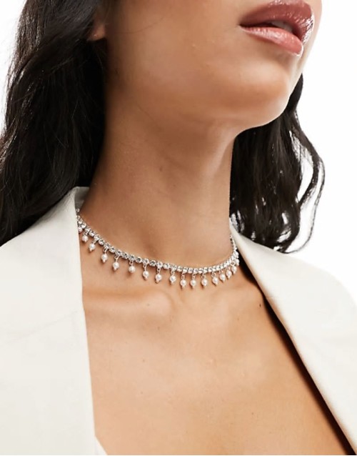 choker necklace with crystal cupchain and faux pearl design in silver tone